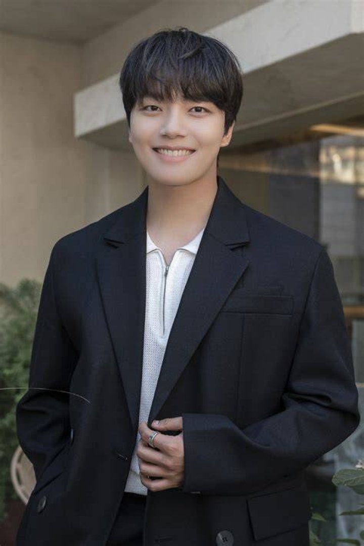 Does Yeo Jin Goo have a girlfriend? Celebrity.fm 1 Official Stars