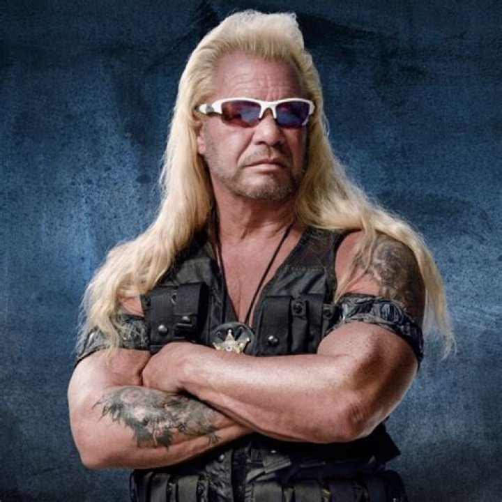 Dog the Bounty Hunter's fianc&eacute;e Francie Frane shows off long legs in