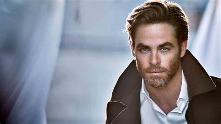 Download Chris Pine [wallpaper] Wallpaper