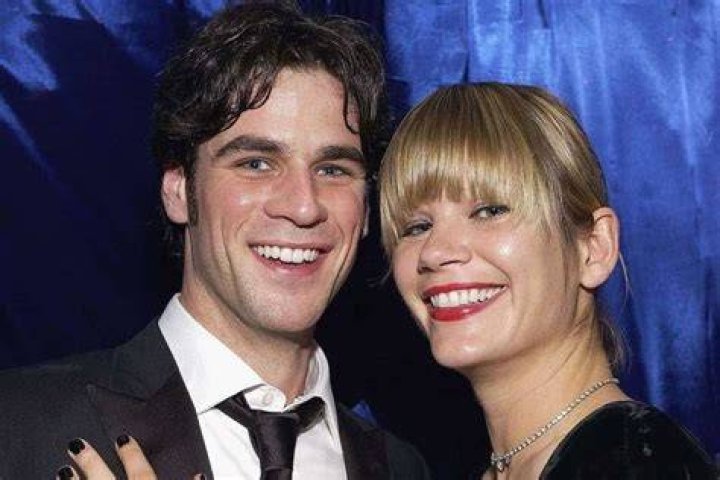 Eddie Cahill Wife Nikki Uberti Is A Makeup Artist
