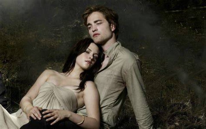 edward and bella in twilight breaking dawn