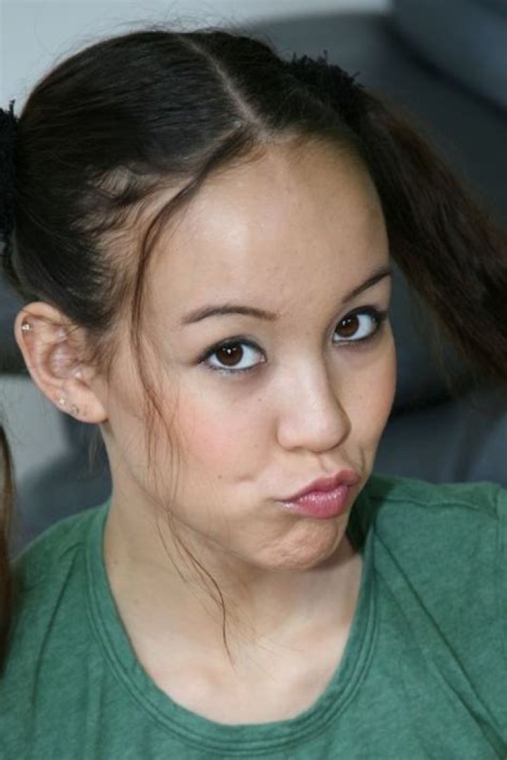 Eighteen Plus Fan Amai Liu Thanks her "Rescuers" for Picking Her Up