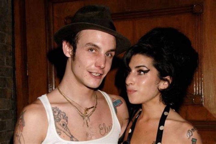 El exmarido de Amy Winehouse, entre la vida y la muerte tras una noche