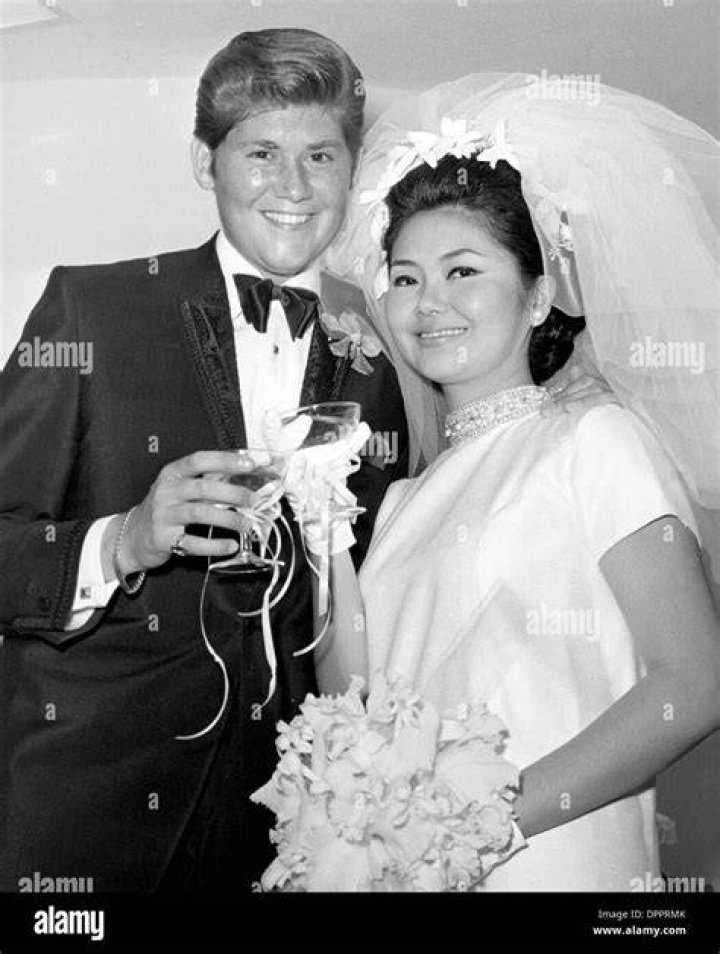 Elaine Okamura Wayne Newton relationship, ethnicity, and net worth