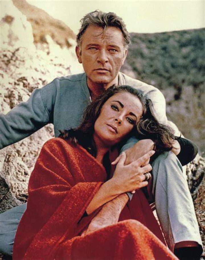 Elizabeth Taylor and Richard Burton in 20 adorable vintage shots