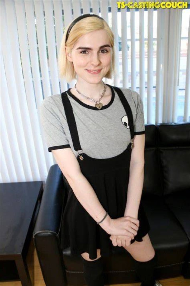 Ella Hollywood Bio, Wiki, Age, Height, Figure, Net Worth