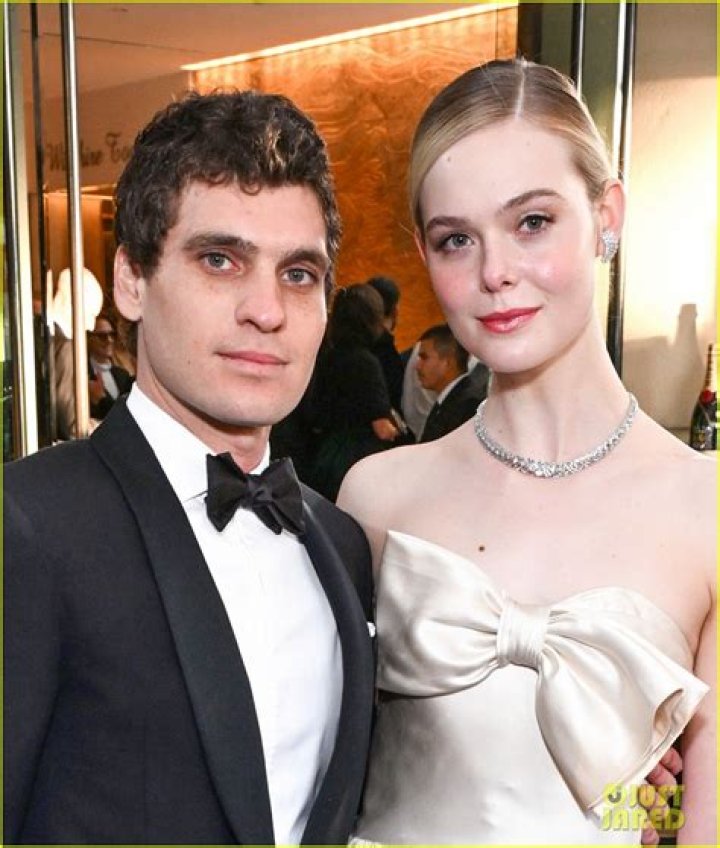 Elle Fanning and her boyfriend Позы тела, Портретная фотография, Тело