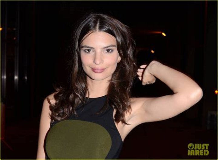 Emily Ratajkowski Says Kissing Ben Affleck Was 'Surreal' Photo 3221740