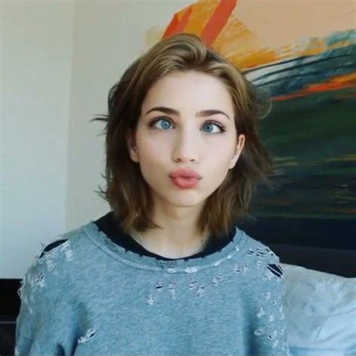 Emily Rudd Biography, Height & Life Story Super Stars Bio