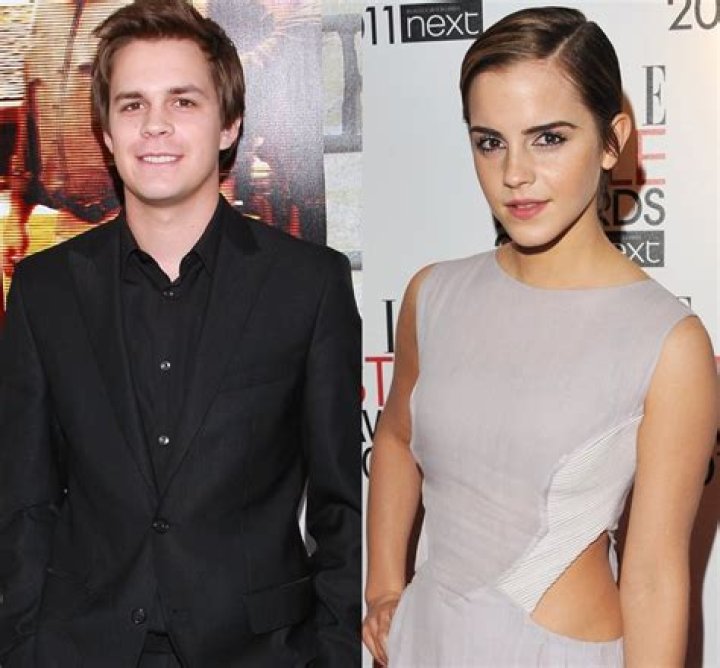 emma and johnny simmons at pittsbourgh(16/05/2011) Emma Watson Photo