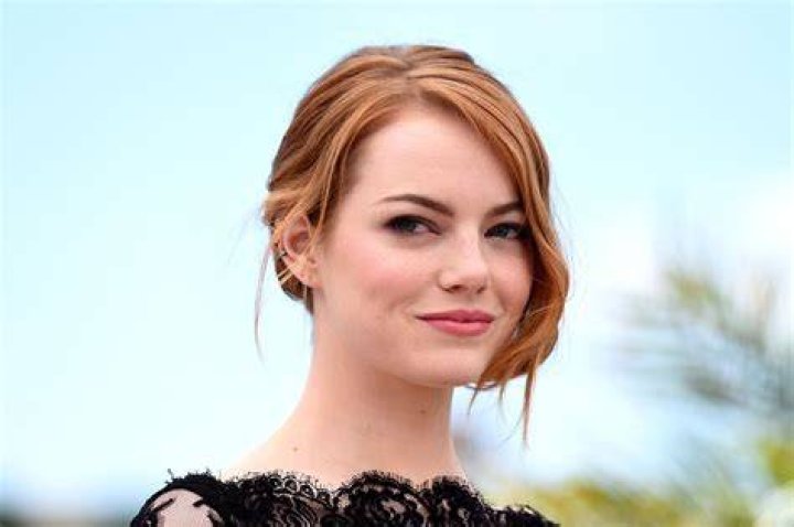 Emma Stone 'Cursed' Judd Apatow for 1 'Superbad' Choice