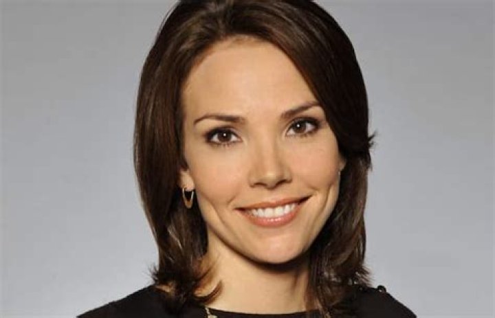 Erica Hill Bio, Age, Net Worth, Single, Nationality, Height, Facts