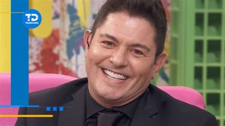 Ernesto Laguardia regresa a M&eacute;xico a pedir trabajo por crisis tras la