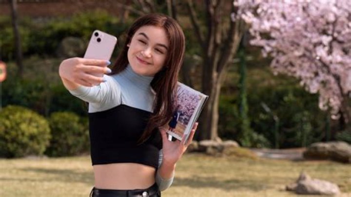 Exclusive XO, Kitty’s Anna Cathcart On Exploring The Show’s New
