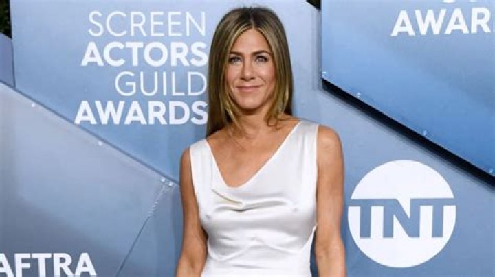 Exploring Jennifer Aniston's Love Life From Brad Pitt To Justin Theroux
