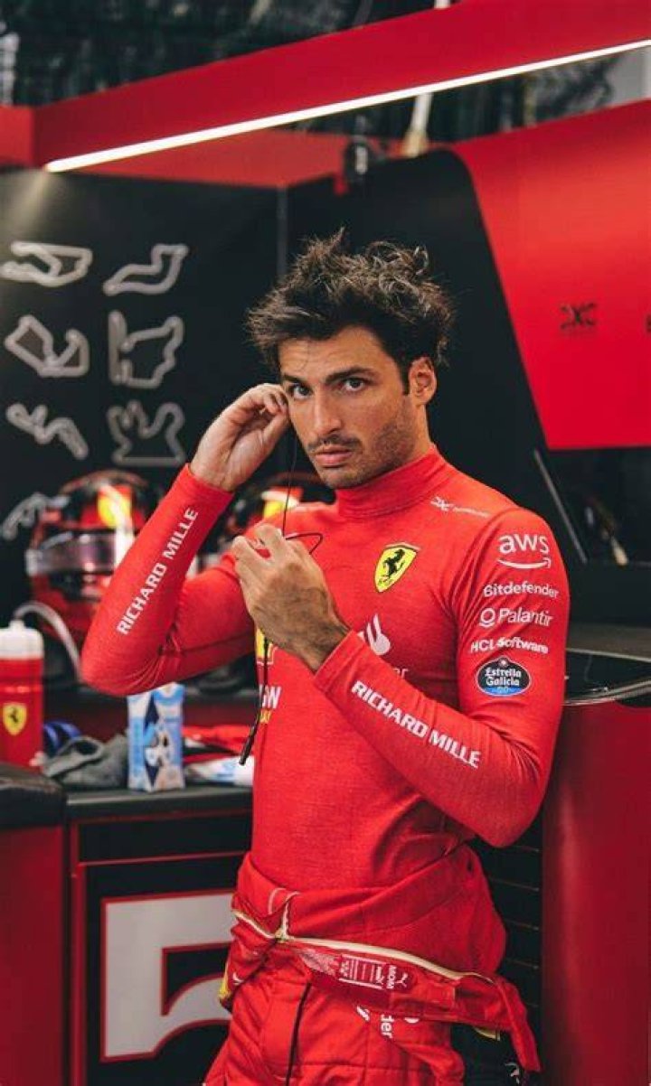 F1 star Carlos Sainz Jr's model girlfriend Rebecca Donaldson shows off