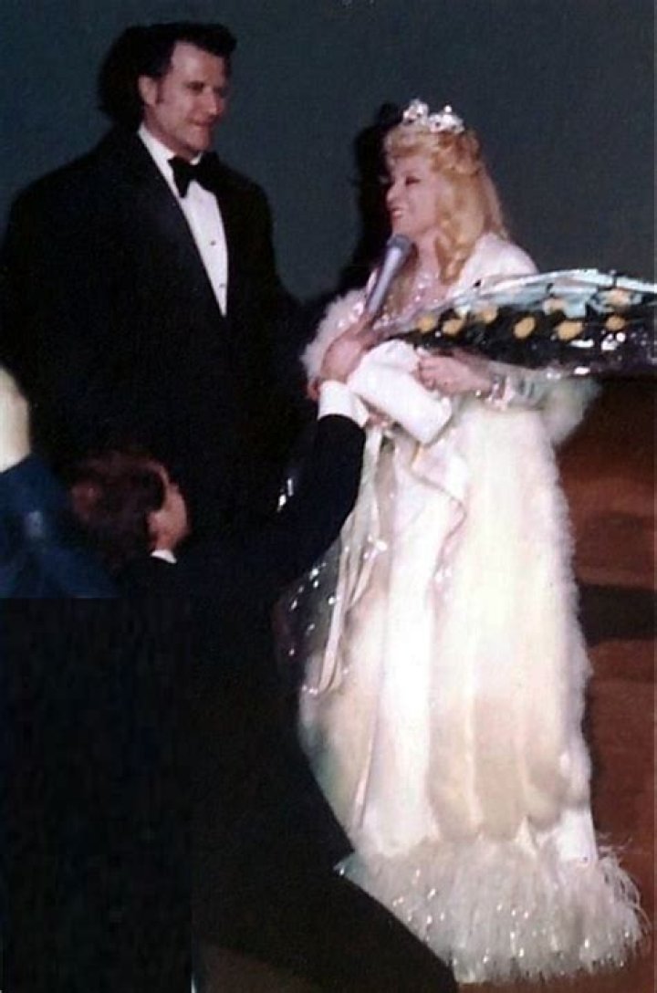 FilePaul Novak & Mae West 1978.jpg Wikimedia Commons