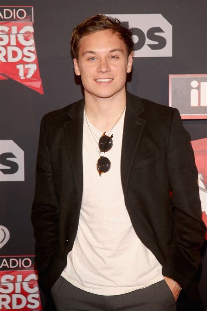 Finn Cole Signs With United Talent Agency