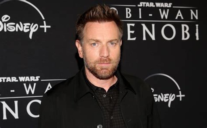 Flipboard Ewan McGregor, 48, and girlfriend Mary Elizabeth Winstead