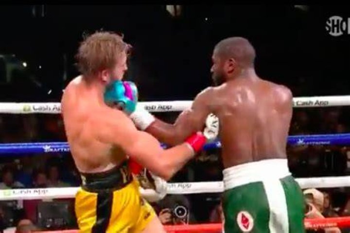 Floyd Mayweather vs Logan Paul