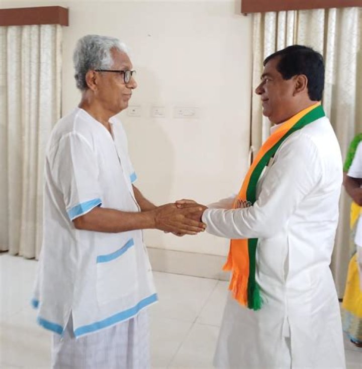 Former CM Manik Sarkar visited TMC Hospital, met injured Party leader