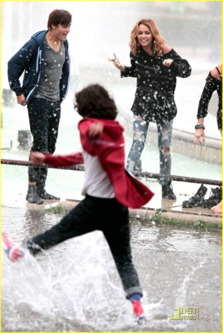 Full Sized Photo of miley cyrus mandy jiroux sushi dans 07 Miley