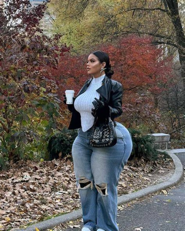 Gracie Bon Biography Know All About The PlusSize Model