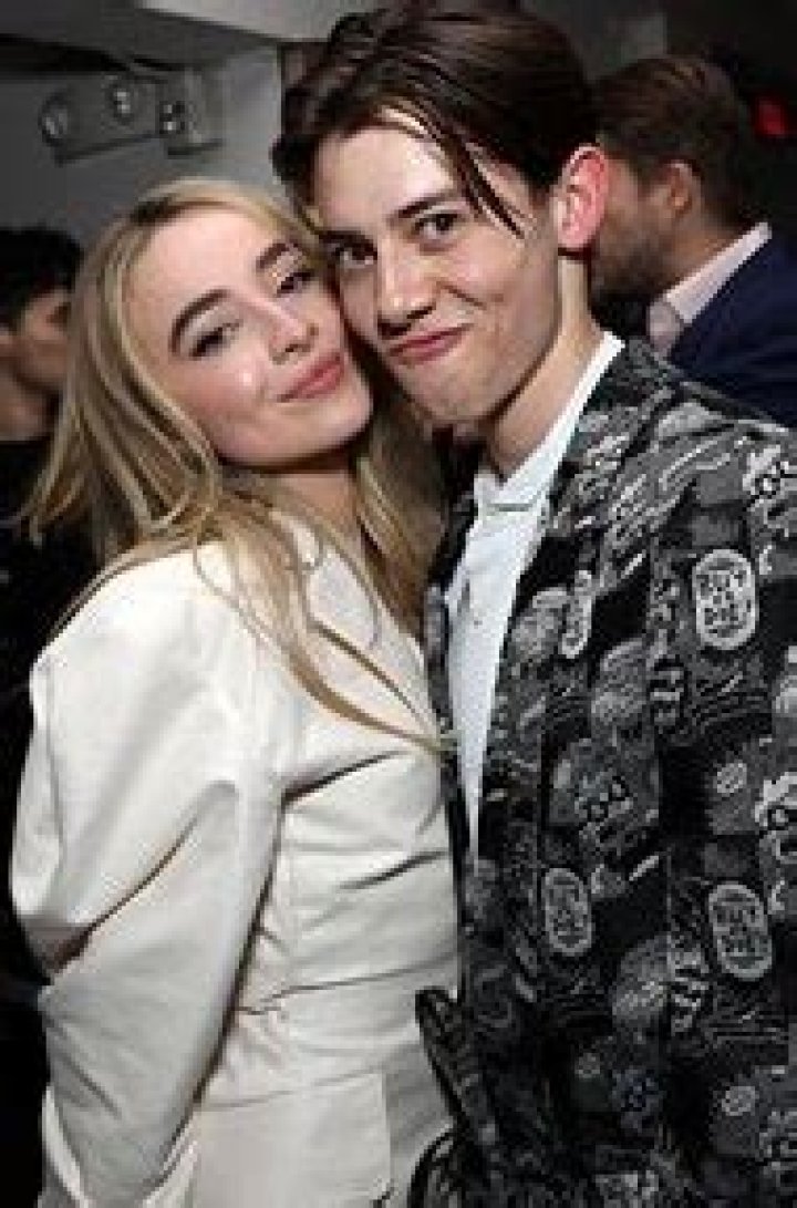 Griffin Gluck and his girlfriend Гриффины, Милые пары, Знаменитости