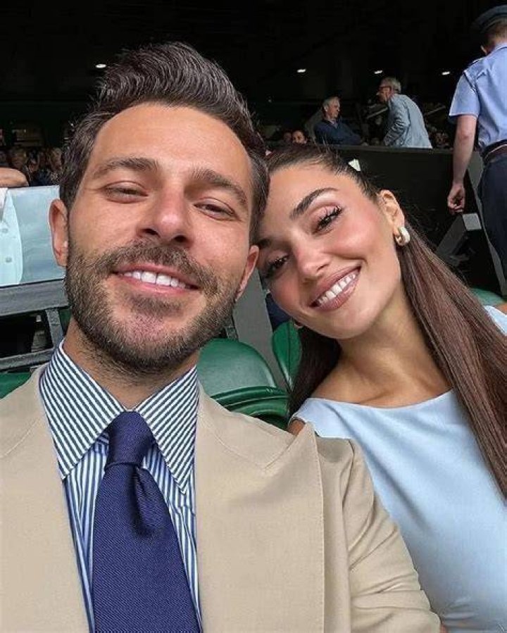 Hakan Sabancı'dan Hande Erçel'e romantik kutlama Son Dakika Magazin
