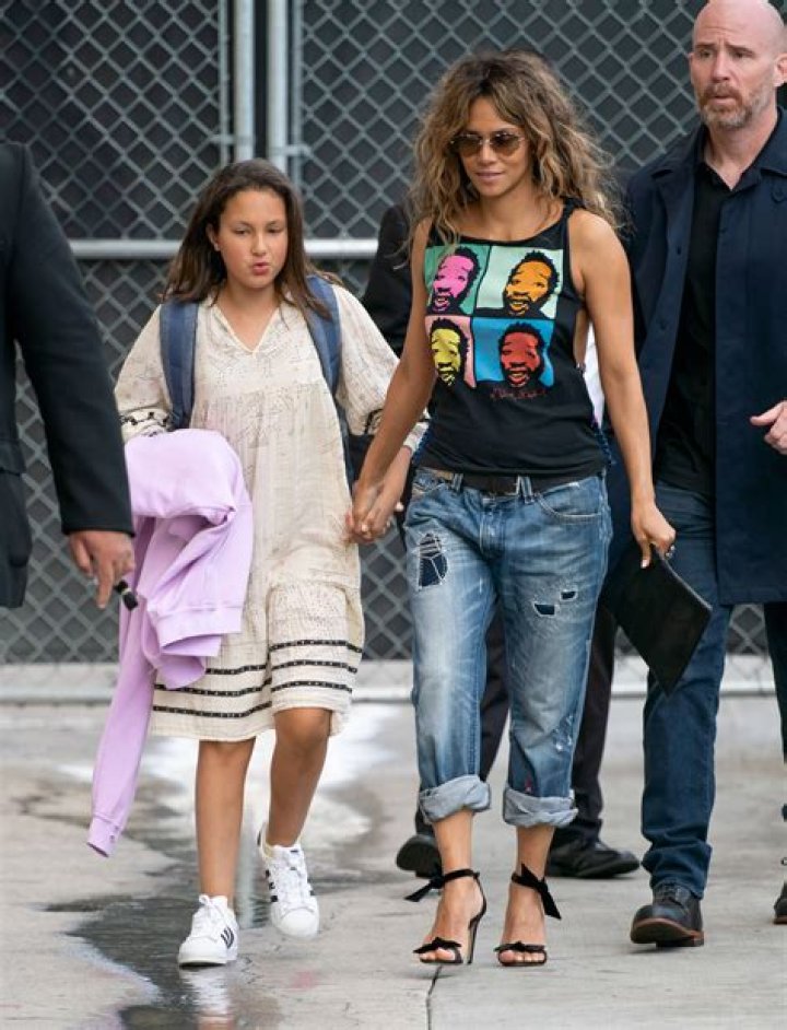 Halle Berry & Nahla Saturday Smiles Halle berry kids, Halle berry