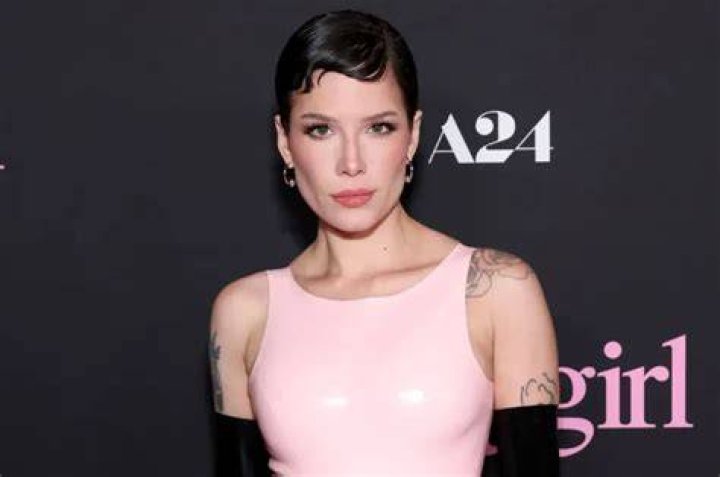 Halsey Net Worth (2020), Height, Age, Bio and Facts