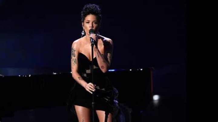 Halsey' net worth, houses and career highlights. Networthmag