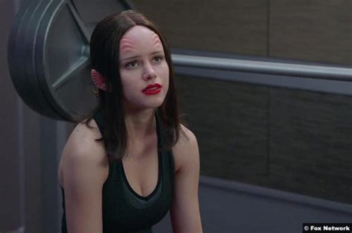 Halston Sage as Alara on The Orville Halston, Sage, Best cosplay