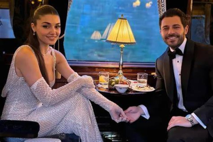Hande Erçel and Hakan Sabancı attend a wedding while Kerem Bürsin