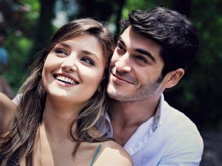 Hande Erçel ile Burak Deniz aşk mı yaşıyor? Son Dakika Magazin Haberleri