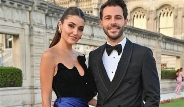 Hande Er&ccedil;el ve Hakan Sabancı İtalya'da aşka geldi! 1 saatte 500 bin