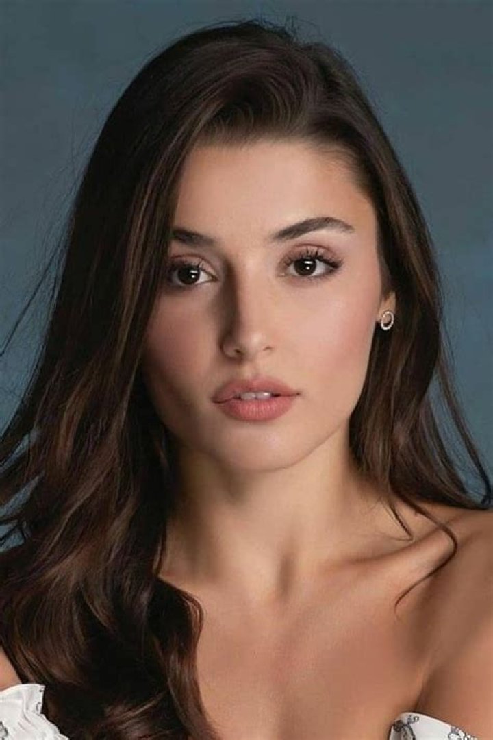 Hande Erçel Wiki 💗 Biography Relationships Lifestyle Net Worth