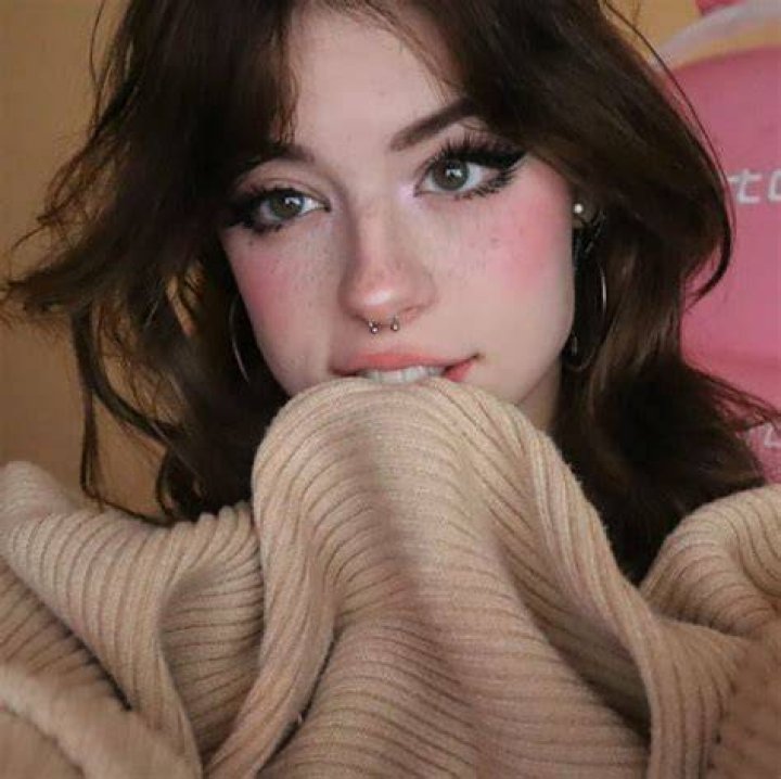 HANNAH OWO ES LA NUEVA BELLE DELPHINE l +18 🔴 YouTube