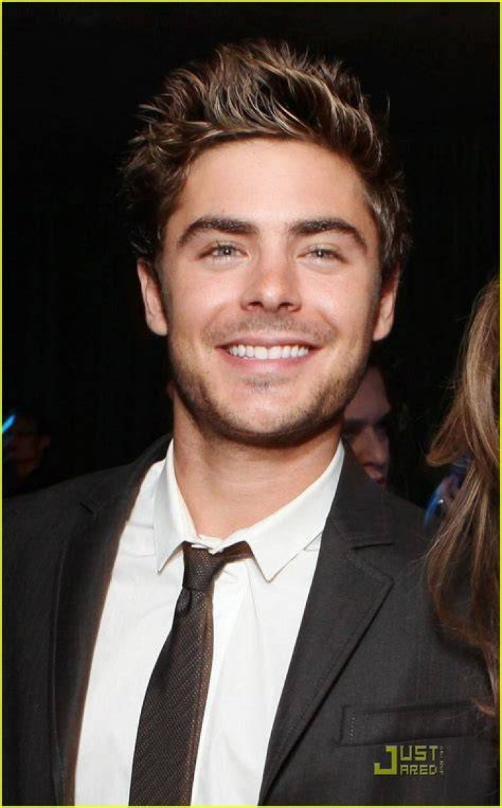Homenge Zac Efron Biography