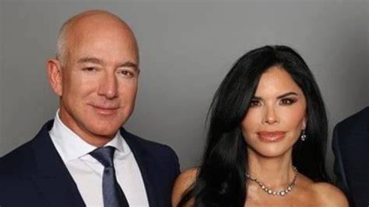How much money makes Lauren Savoy? Net worth Net Worth Roll