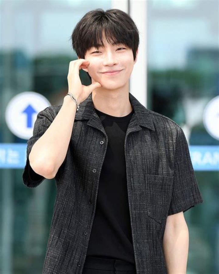 hwang in yeop song in true beauty First posters and stills for tvn wed