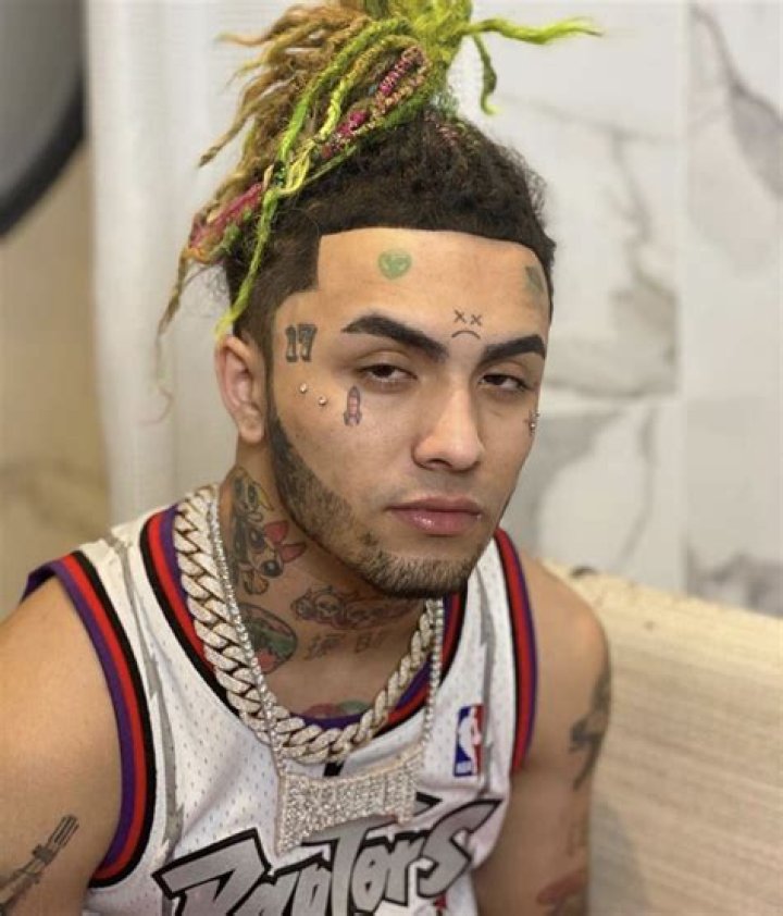 I think Lil Pump and she are dating because I have seen her with him in