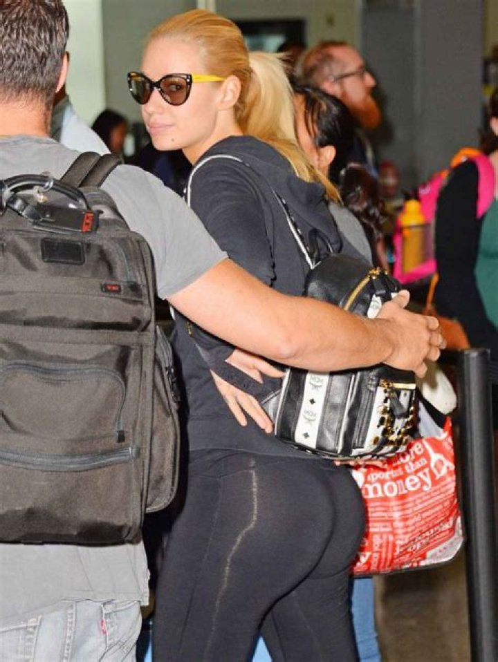 Iggy Azalea Booty in Tights Arriving at a Meeting in Los Angeles