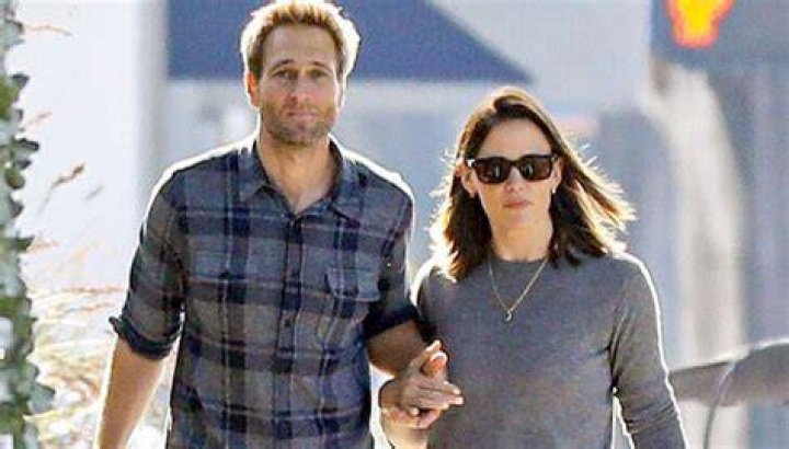 Inside Jennifer Garner and John Miller's Romantic Sleepovers Big