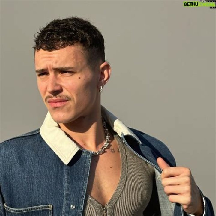 Is Aron Piper Gay? Wiki, Age, Height, Weight, Net Worth