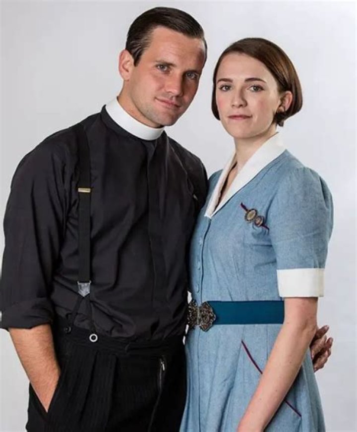Is Charlotte Ritchie Married? Family Insight, Height, Net Worth, 2019