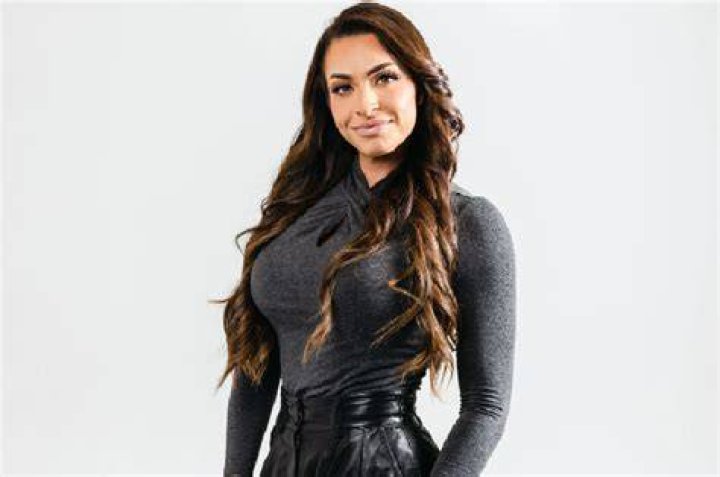 Is Leila Hormozi Trans Man?