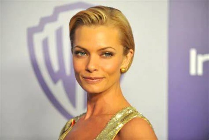 Jaime Pressly bio Net worth, boyfriend, kids, movies, weight gain