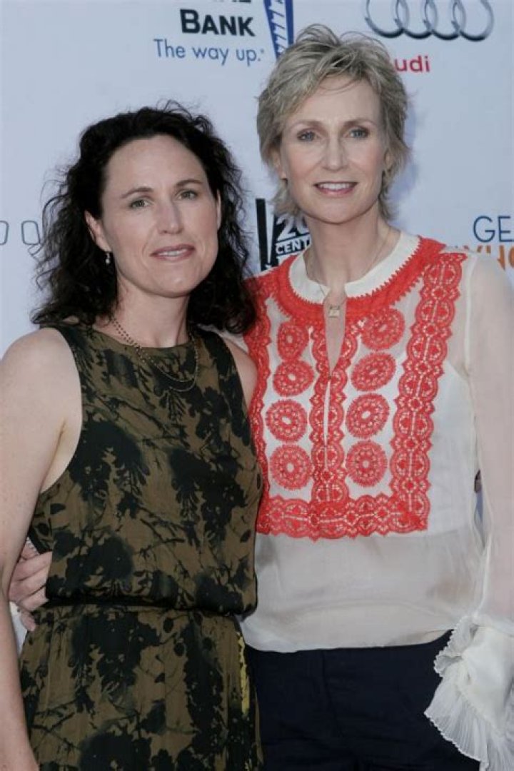Jane Lynch and wife finalize divorce CBS News