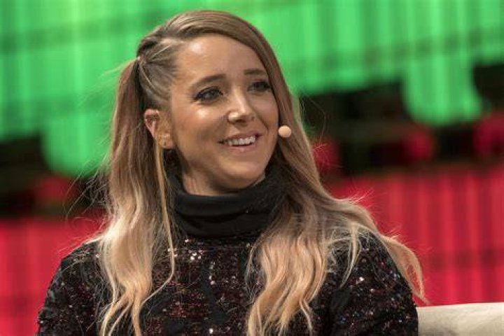 Jenna Marbles announces her YouTube hiatus.